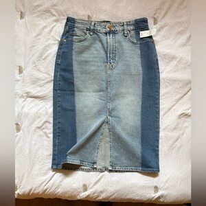 GAP- NWT- Two-Tone Split Jean Skirt. Size 2/26